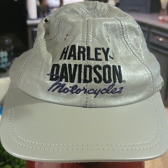 Harley davidson leather coat and leather hat. - Picture 5 of 5